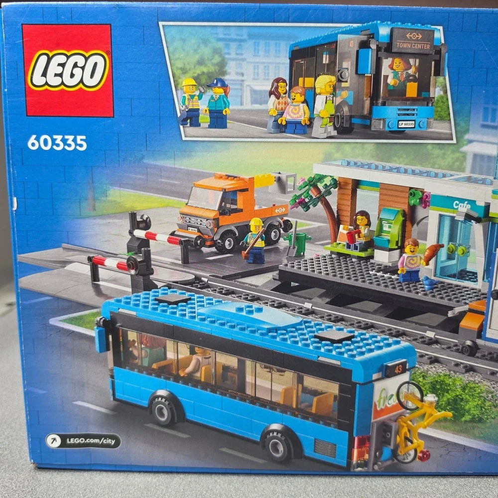 LEGO Train Station 60335 City 907pcs Blue New Sealed Road Plates Bus Truck